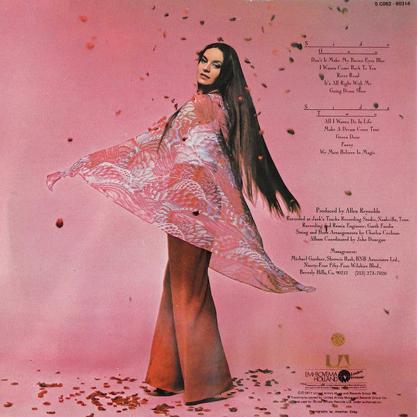 Crystal Gayle – We Must Believe In Magic